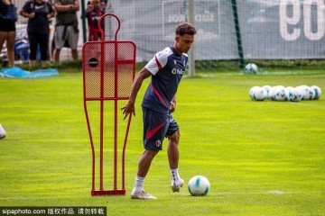 摩洛哥中场艾尔阿祖齐:从博洛尼亚到法甲的职业重启