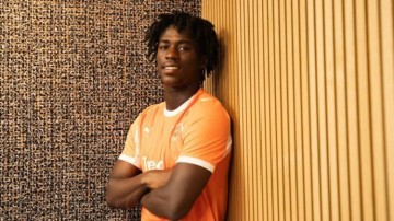 官方:水晶宫前锋埃比沃维转会布莱克浦,签约两年