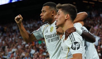 西甲豪强三连胜,皇马登顶积分榜,姆巴佩射门不准