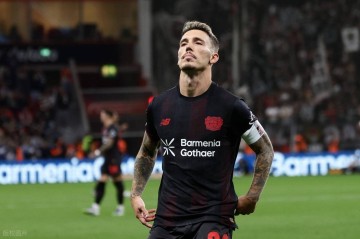 1-1,德甲第16逼平德甲第10,滕哈赫老东家补时遭绝平,无缘2连胜