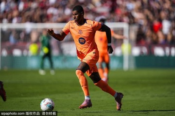 西甲-莱万失点桑切斯点射弑旧主 巴萨1-4塞维让出榜首