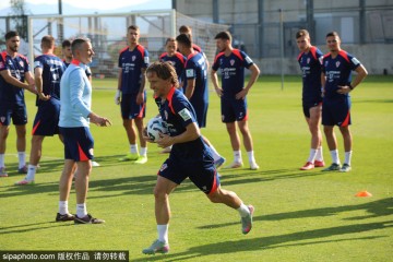 39岁魔笛转会米兰!传奇中场开启新篇章