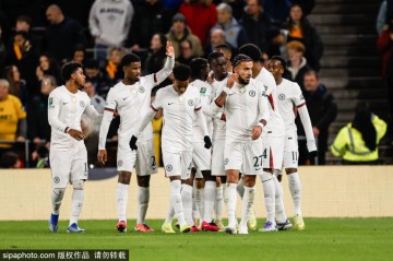 进球大战!联赛杯-吉滕斯造3球德拉普染红 切尔西4-3狼队晋级