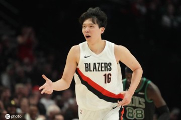 杨翰森补篮暴扣!出战4分47秒 贡献2分1板1抢断