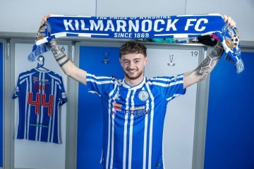 曼联官宣冬窗出售第二人!滕哈格爱将再次出租,其首签或压哨离队