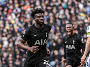 2-1！热刺终结2连平，库杜斯独造2球打出身价，弗兰克还是太稳了