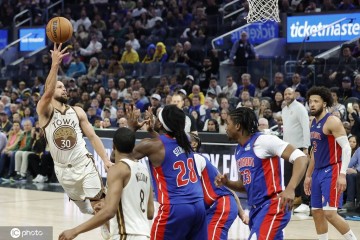 库里23分&伤退坎宁安29+11 勇士不敌活塞