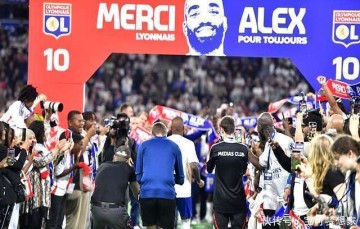 法甲豪门遭罚降级,财政违规引热议,巴黎为何独善其身