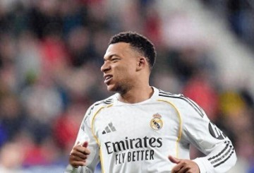 随着皇马0-1赫塔菲,西甲积分榜,皇马落后巴萨四分,马竞黄潜掉队