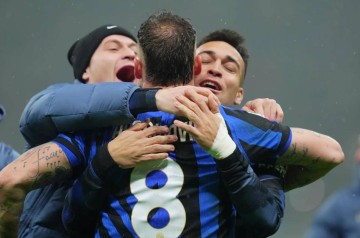 足坛悲喜一夜!欧冠冠军1-0登顶法甲榜首,国米6-2大胜6分领跑,韩国爆冷点球输越南