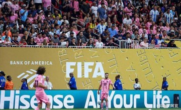 首发阵容差6岁，太轻松了，巴黎4-0迈阿密，半场鸣金收兵晋级8强