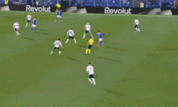 2-0,21岁皇马旧将妙传，38岁法布雷加斯率队12场不败，逼近意甲榜首