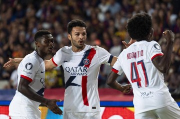 不敌大巴黎后,弗里克才发现不对劲,难怪恩里克一直按兵不动