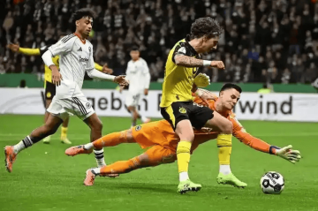 周二007德甲焦点:争四卡位战!斯图加特主场碾压残阵法兰克福?