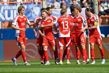 德甲保级关键战：科隆VS柏林联合——残阵对决下的攻防博弈