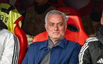 欧冠激战正酣:4场比赛共出示3红15黄,尤文惨败穆帅遭驱逐