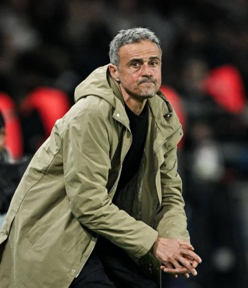 法甲爆冷！大巴黎主场1-3不敌摩纳哥，积分榜形势骤变，黑马崛起引关注