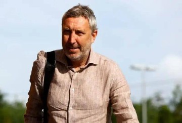 官宣!英国豪门同日换帅,比曼联还已经,主教练和总监同时离开