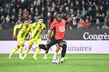 2200万身价!法媒:热刺追求雷恩前锋卡里姆恩多,雷恩要价3000万