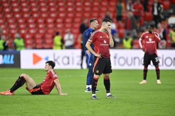 欧联杯失冠逼曼联来硬的!近1亿镑大清洗:桑乔、霍伊伦、拉什福德领衔