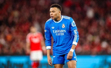 欧冠淘汰赛首回合:63岁穆帅红牌被罚,维尼修斯世界波助皇马先拔头筹