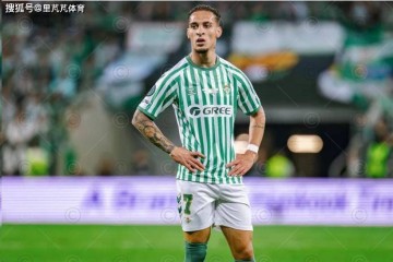 加速离开!不转会就被雪藏整个赛季,曼联给安东尼下达最后通牒