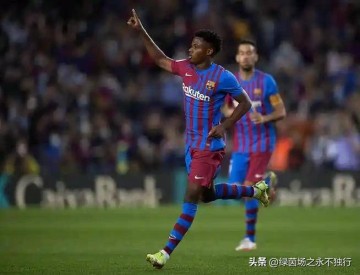 3场进4球!梅西接班人状态爆棚,巴萨废柴在法甲重生!