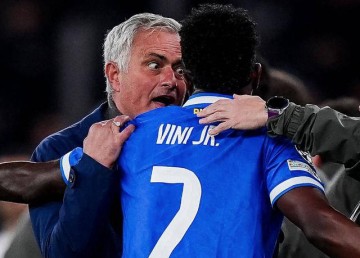 真敢说!63岁穆里尼奥揭露欧冠裁判潜规则:皇马三将“免黄牌”