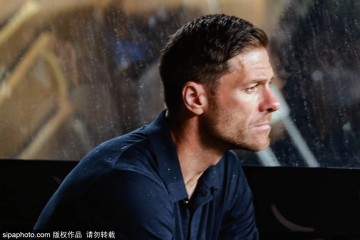 从安菲尔德到伯纳乌:Konaté拒绝续约引发转会市场震动,皇马防线重建迎新机遇