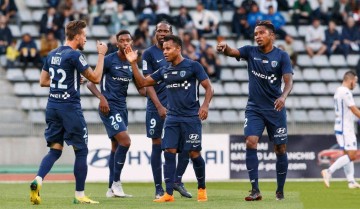 法甲激战:洛里昂防线漏洞百出,巴黎FC主场觅良机!