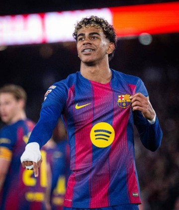 西甲第1易主!亚马尔侧钩破门,巴萨3-0夺主场10连胜傲视五大联赛