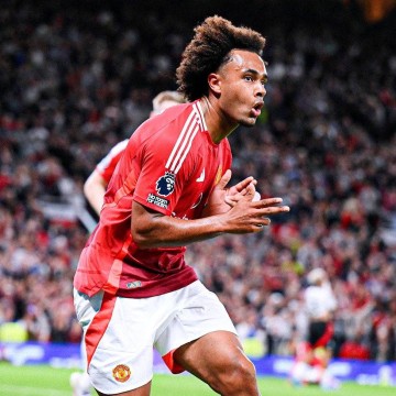 都盯上曼联了!曝科莫冬窗租齐尔克泽,4200万欧射手被阿莫林弃用