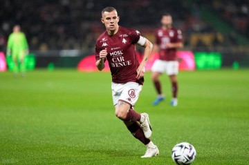 1-0,30岁隆吉耶一剑封喉,率队豪取法甲4连胜,一夜逼近前二