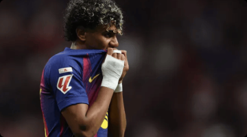 巴萨0-2输球，亚马尔哭了！赛后蹲在地上擦泪，连对手都上前安慰