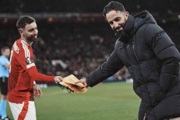 阿莫林要求曼联挽留B费理由揭秘！推行343需其支持，但面临战术困局