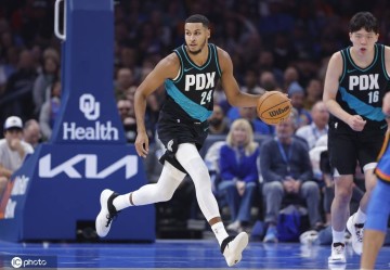 破三分荒！杨瀚森8+4+3 劝架+空接爆扣=融入球队