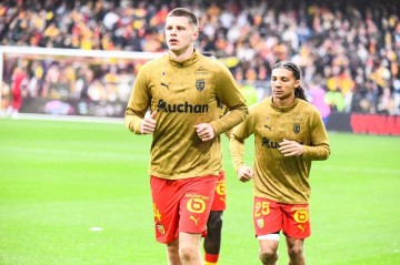 天助巴黎圣日耳曼:2-3,法甲领头羊遭摩纳哥队逆转,4连胜终结