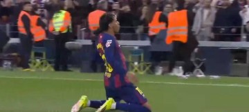 远射绝技!亚马尔滑跪庆祝刷新西甲单季纪录,5场连续贡献6球助攻