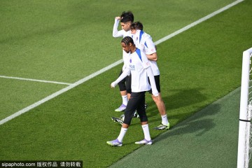 里昂与巴黎圣日耳曼:法甲榜首争夺战愈演愈烈