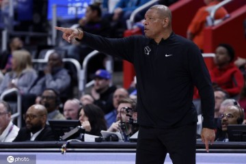 雄鹿为何卡点解雇里弗斯 字母哥也成教练杀手了？