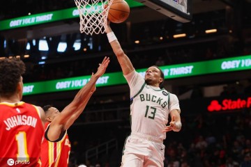 麦科勒姆30分约翰逊23+10+12 老鹰轻取雄鹿迎九连胜