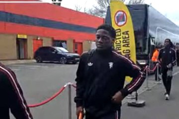 曝曼联新帝星愿降低续约周薪要求!拉爵不置可否,其地位仍需考验