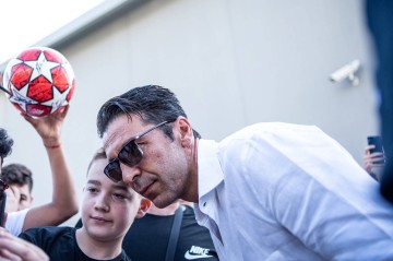 布冯谈当年欧冠染红:虽感到羞愧但我还会那么做&不知道为何被罚