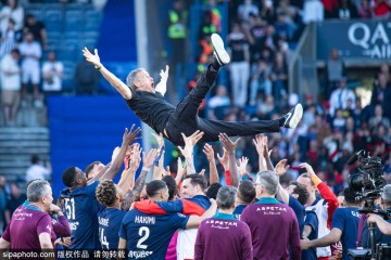 恩里克:铁血教头的荣耀与争议之路