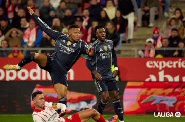 足坛悲喜一夜!皇马1-2被绝杀,马竞4-2反弹,欧冠冠军3-0大胜登顶