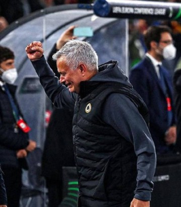 再见穆里尼奥!葡超教坛失意,双线溃败,更衣室矛盾激化