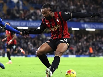 伊劳拉否认塞门约转会曼城，坚称还会继续为伯恩茅斯出战