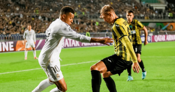 成都蓉城签下欧冠级后卫:欧冠16场,场均3.5次解围