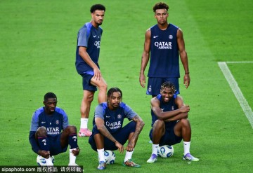 登贝莱险胜亚玛尔,荣膺2025年《十一人》金球奖