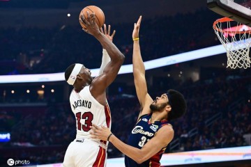 哈登17+14阿伦复出18+10 斯特鲁斯29分骑士力克热火